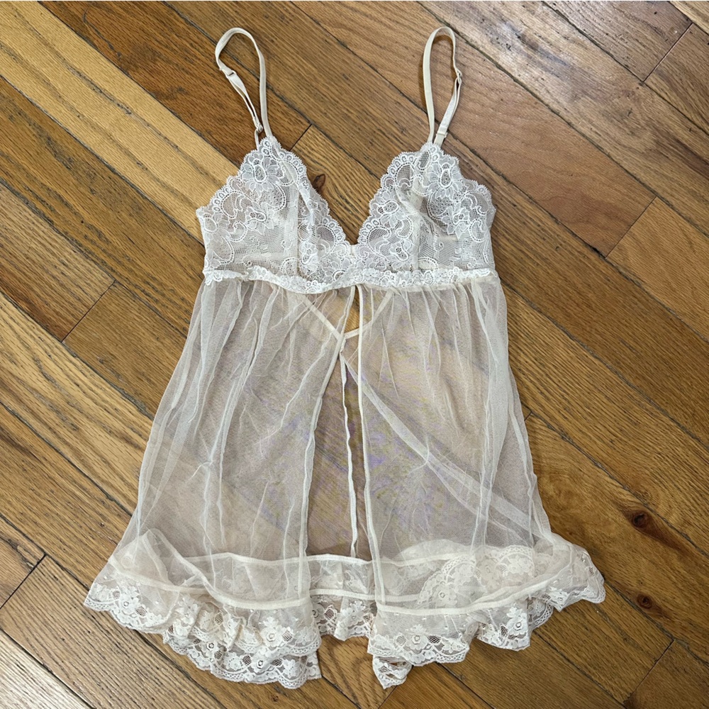 Victoria’s Secret Ivory Lace Nightie Size XS